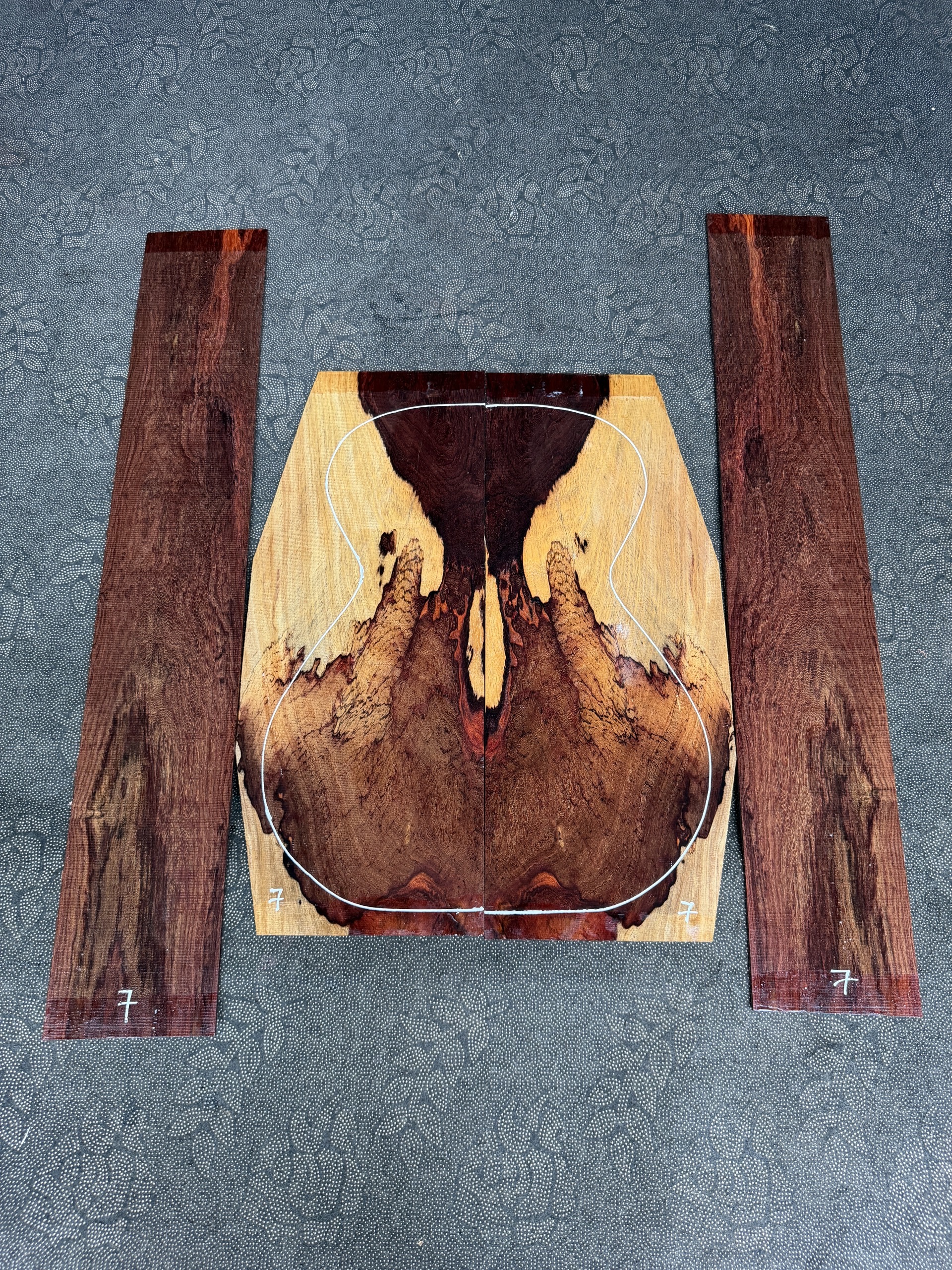 High-quality rosewood delivers excellent sound.